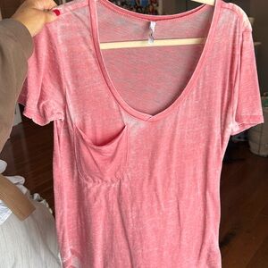 Z supply vneck tshirt in peachy